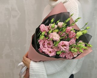 Букет из 9 розовых эустом в стильной упаковке