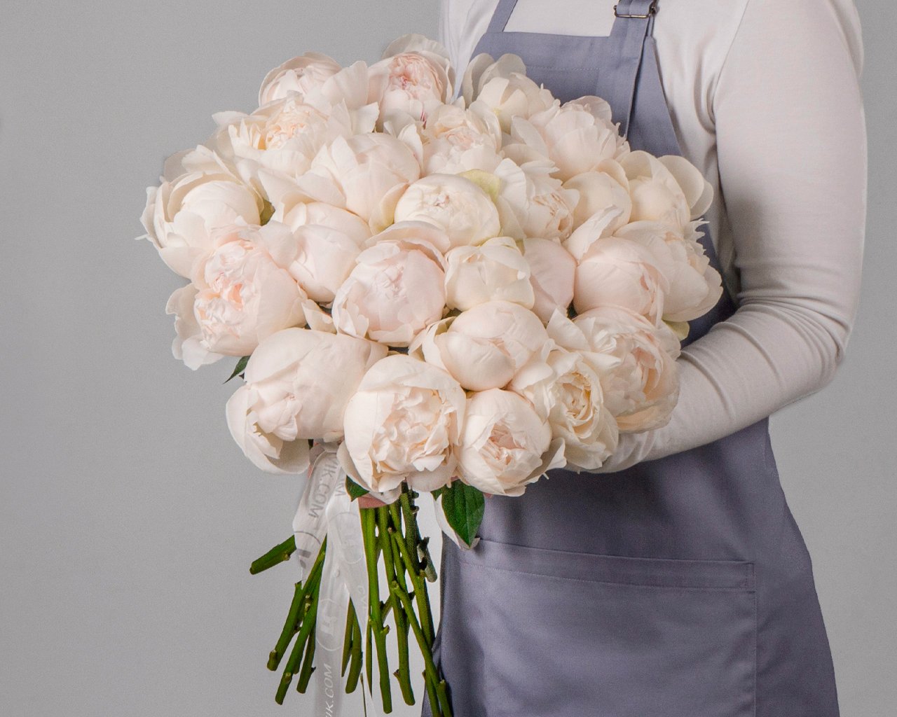 Букет из 25 белых пионов (Premium) под ленту - 3