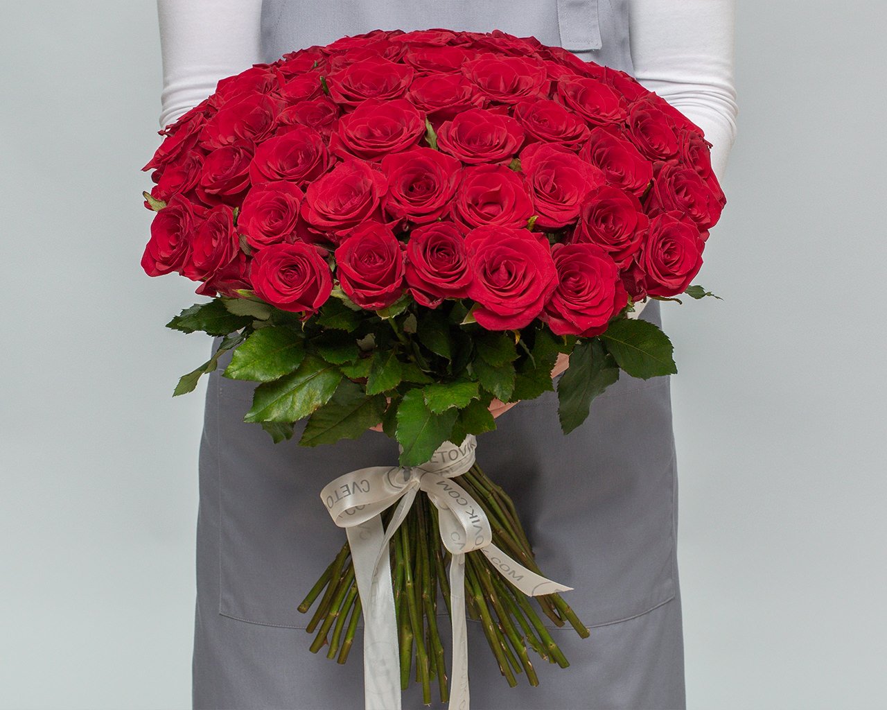 Букет из 51 красной розы 50-60 см (Россия) под ленту - 3
