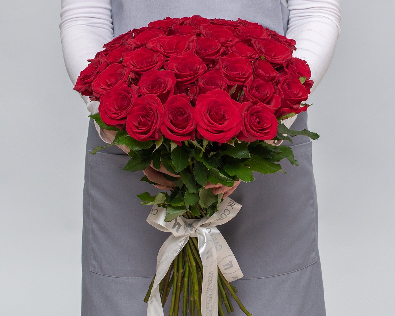 Букет из 35 красных роз 50-60 см (Россия) под ленту - 3