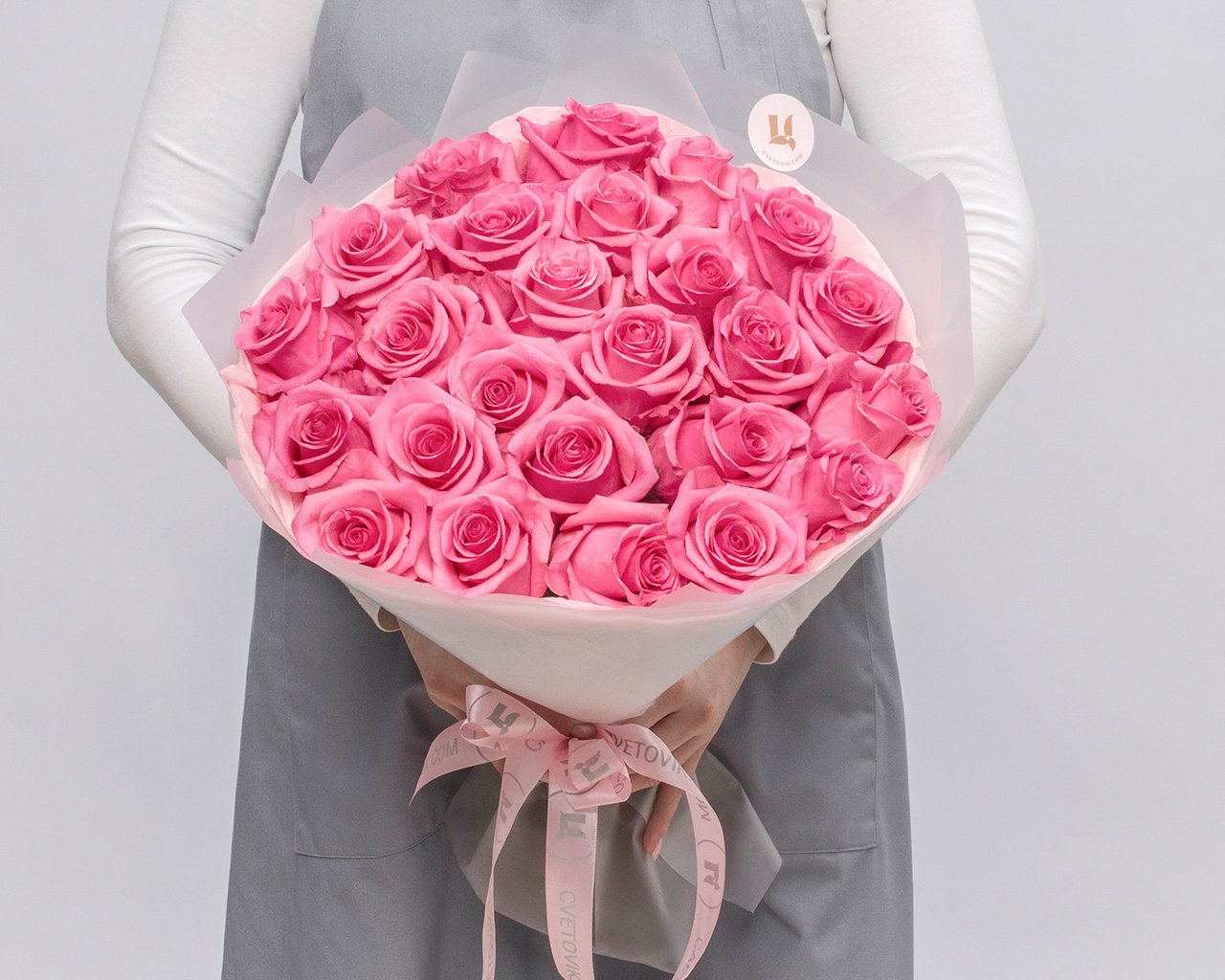 Букет из 25 розовых роз 40-50 см (Эквадор) в стильной упаковке - 3