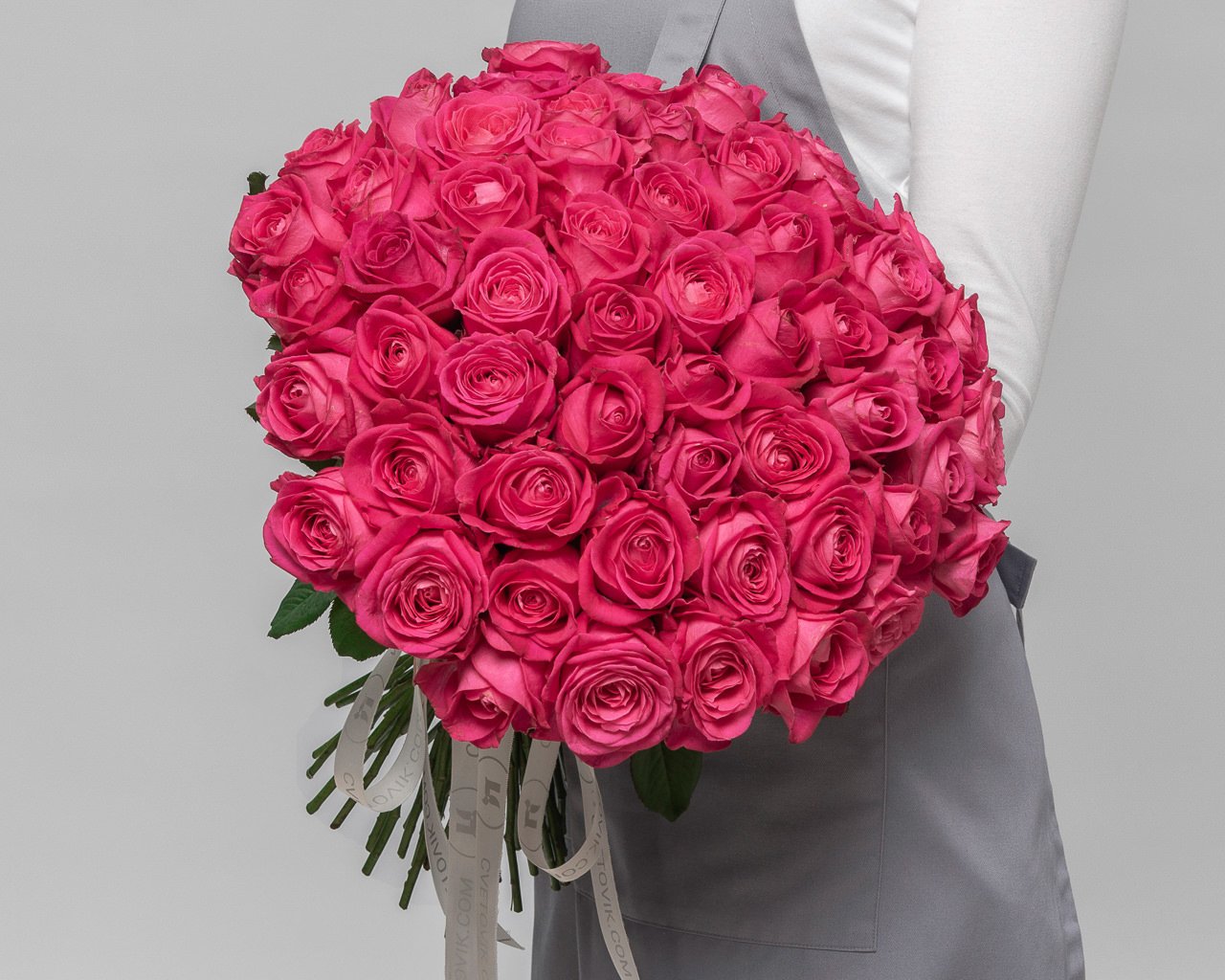 Букет из 51 малиновой розы 50-60 см (Россия) под ленту - 2