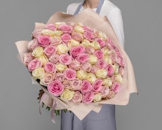 Букет из 75 роз микс  40-50 см (Эквадор) в стильной упаковке  small - 2