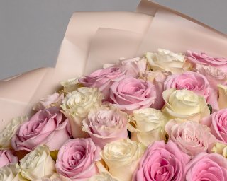 Букет из 75 роз микс  40-50 см (Эквадор) в стильной упаковке  small - 3