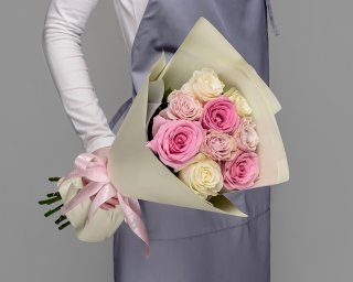 Букет из 9 роз микс 40-50 см (Эквадор) в стильной упаковке  small - 2