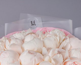 Букет из 21 белого пиона (Premium) в стильной упаковке small - 4