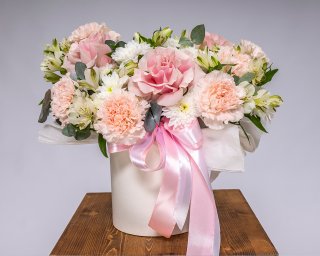 Букет в шляпной коробке Тихий шепот  small - 2