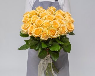 Букет из 25 кремовых роз 50-60 см (Россия) под атласную ленту  small - 2