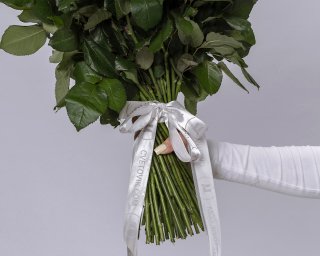 Букет из 51 белой розы 50-60 см (Россия) под ленту  small - 3