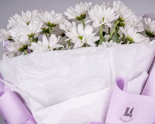 Букет из 5 хризантем Бакарди в стильной упаковке  small - 3