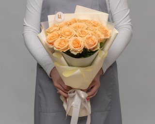 Букет из 15 кремовых роз 35-40 см (Россия) в упаковке  small - 3