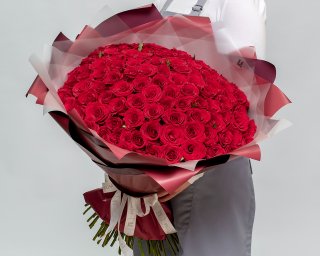 Букет из 101 красной розы 60-70 см (Россия) в стильной упаковке  small - 2
