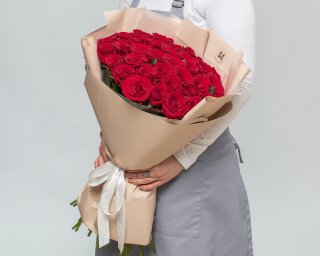 Букет из 35 красных роз 60-70 см (Россия) в упаковке  small - 2