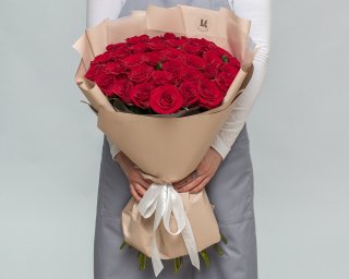 Букет из 35 красных роз 60-70 см (Россия) в упаковке  small - 3