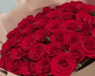 Букет из 35 красных роз 60-70 см (Россия) в упаковке  small - 4