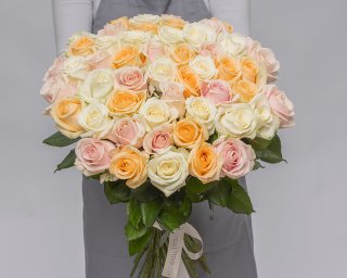 Букет из 51 розы 50-60 см (Россия) в пастельных тонах под ленту  small - 3