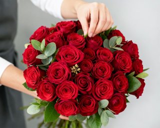 Букет на усмотрение флориста из роз Россия в упаковке   3000 руб small - 2