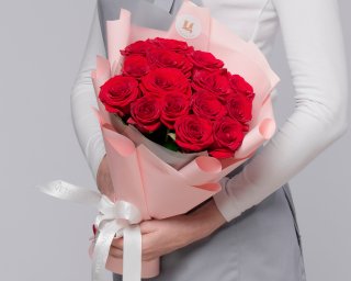 Букет из 15 красных роз 35-40 см (Россия) в упаковке  small - 2