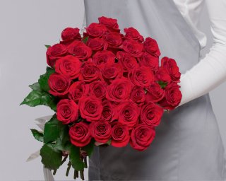 Букет из 35 красных роз 35-40 см (Россия) под атласную ленту  small - 2