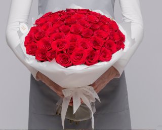 Букет из 51 красной розы 35-40 см (Россия) в стильной упаковке  small - 3