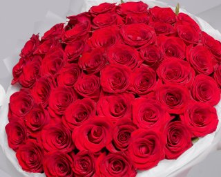 Букет из 51 красной розы 35-40 см (Россия) в стильной упаковке  small - 4