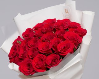 Букет из 25 красных роз 35-40 см (Россия) в стильной упаковке  small - 4