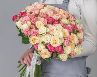 Букет из 35 кустовых роз нежный микс 40 см (Кения) под ленту  small - 2