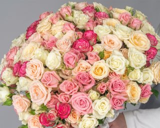 Букет из 35 кустовых роз нежный микс 40 см (Кения) под ленту  small - 3