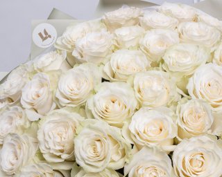 Букет из 51 белой розы премиум 60-70 см (Эквадор) в упаковке  small - 4