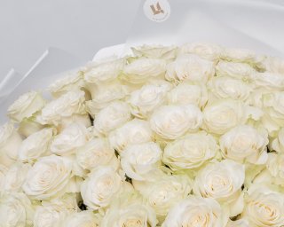 Букет из 101 белой розы премиум 60-70 см (Эквадор) в нежной упаковке  small - 4