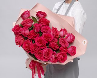 Букет из 25 малиновой розы 40-50 см (Эквадор) в упаковке  small - 2