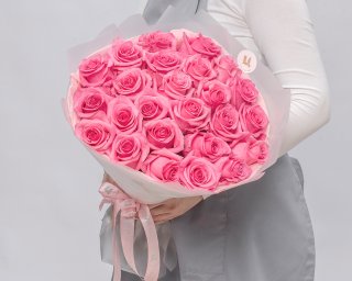 Букет из 25 розовых роз 40-50 см (Эквадор) в стильной упаковке  small - 2