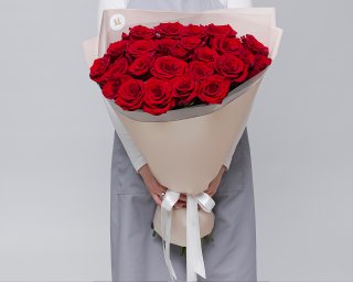 Букет из 25 красных роз премиум 60-70 см (Эквадор) в стильной упаковке  small - 3