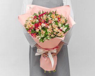 Букет из 35 альстромерий нежный микс в стильной упаковке  small - 3