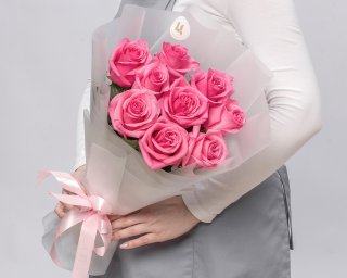 Букет из 9 розовых роз премиум 40-50 см (Эквадор) в стильной упаковке  small - 2