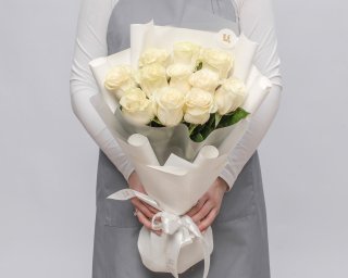 Букет из 11 белых роз премиум 40-50 см (Эквадор) в стильной упаковке  small - 3