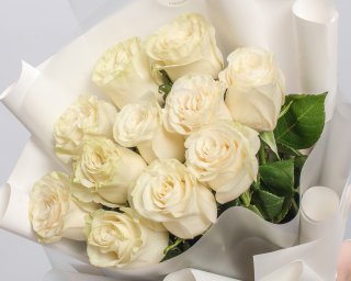 Букет из 11 белых роз премиум 40-50 см (Эквадор) в стильной упаковке  small - 4
