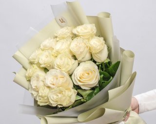 Букет из 15 белых роз 40-50 см (Эквадор) в стильной упаковке  small - 4