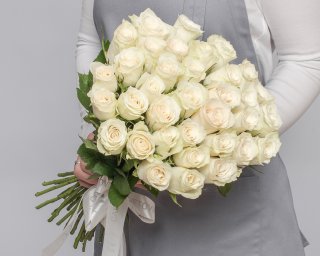 Букет из 35 белых роз 35-40 см (Кения) под атласную ленту  small - 2