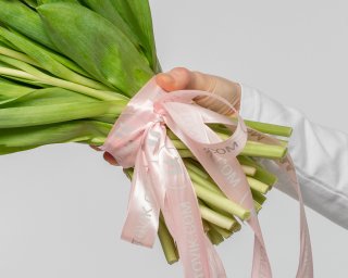 Букет из 51 тюльпана стандарт яркий микс под ленту  small - 4