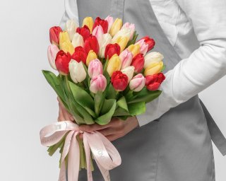 Букет из 35 тюльпанов стандарт яркий микс под ленту  small - 2