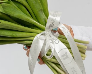 Букет из 25 белых тюльпанов стандарт под ленту  small - 4