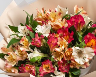 Букет из 9 альстромерий нежный микс в упаковке  small - 4