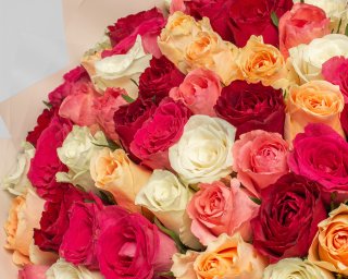 Букет из 101 розы яркий микс 35-40 см (Кения) в упаковке  small - 4