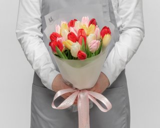 Букет из 25 тюльпанов стандарт микс в стильной упаковке  small - 3