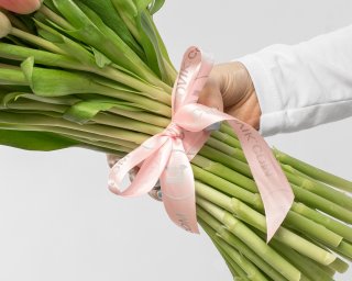 Букет из 51 розового тюльпана стандарт под ленту  small - 4