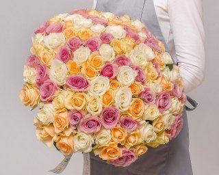 Букет из 101 розы 35-40 см (Россия) в пастельных тонах под ленту  small - 2