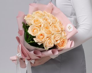 Букет из 15 кремовых роз 35-40 см (Россия) в упаковке  small - 3