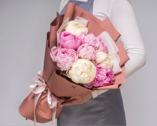 Букет из 9 пионов микс в упаковке  small - 2