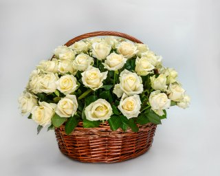 Корзина цветов из 75 роз 50-60 см (Россия)  small - 1